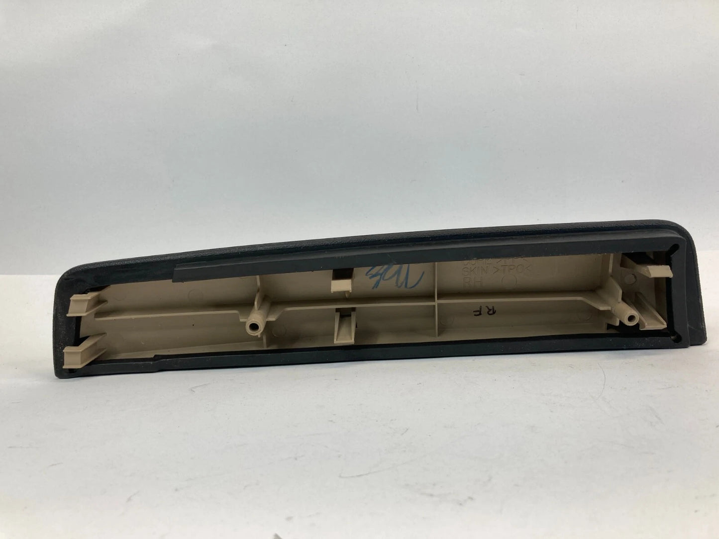 06 07 PONTIAC TORRENT FRONT RIGHT SIDE INNER TRIM DOOR ARMREST ARM REST PANEL