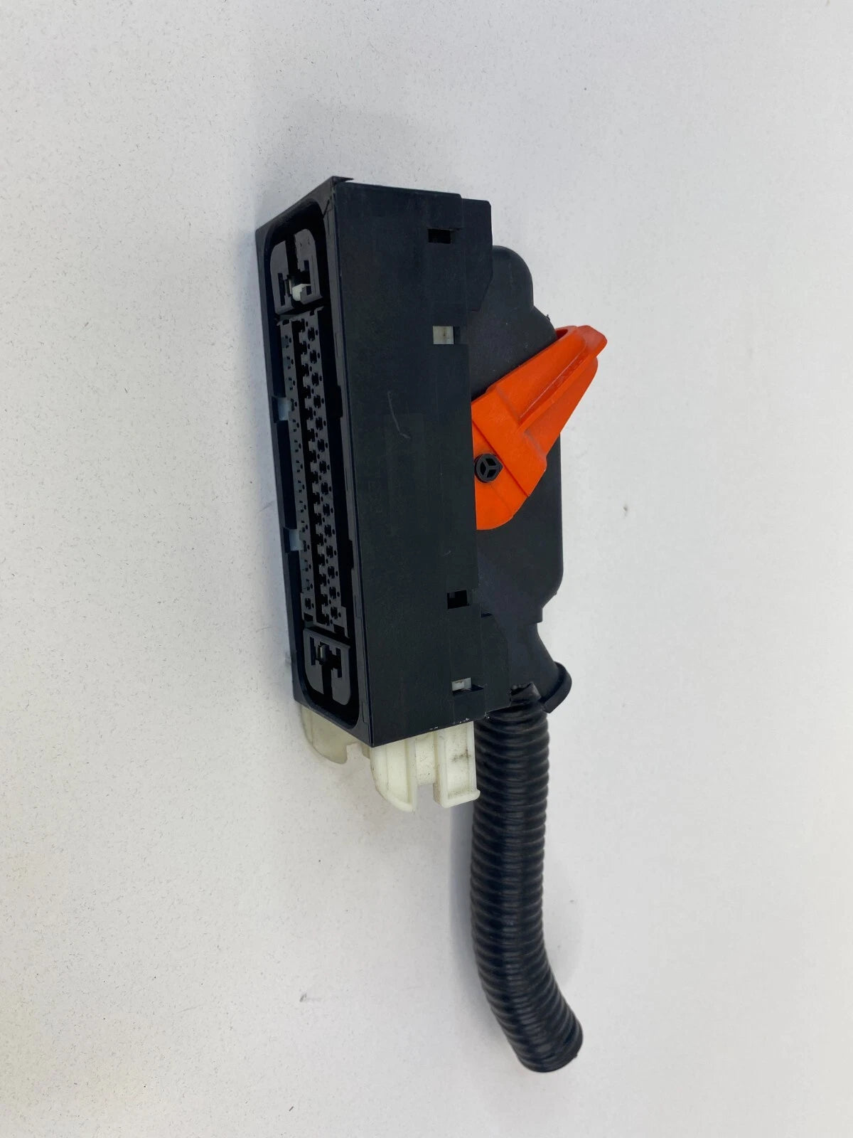 08 09 MITSUBISHI OUTLANDER ABS ANTI LOCK BRAKE PUMP PIGTAIL PLUG CONNECTOR RELAY