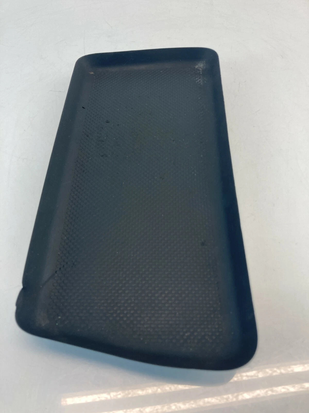2011 2012 2013 KIA SORENTO REAR CENTER CONSOLE TRAY INSERT MAT RUBBER OEM