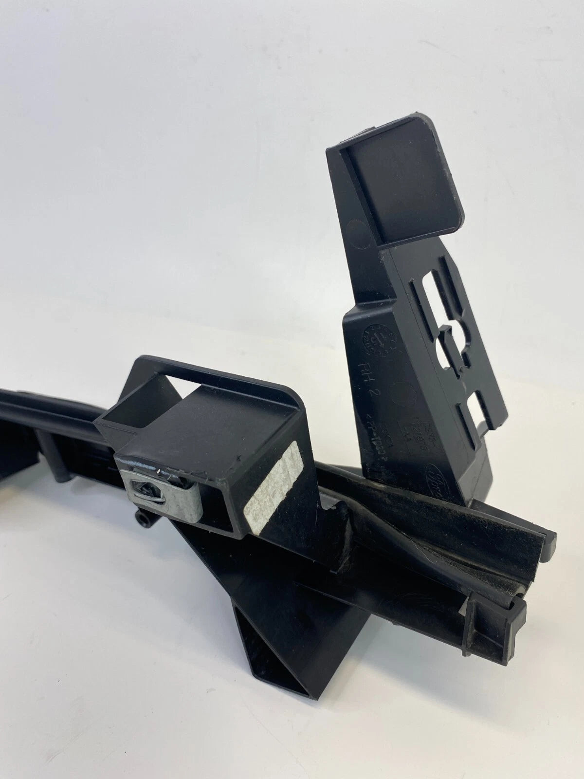 2013-2018 FORD FUSION PASSENGER SIDE DOOR LOCK ACTUATOR BRACKET DS73-F21978-AA