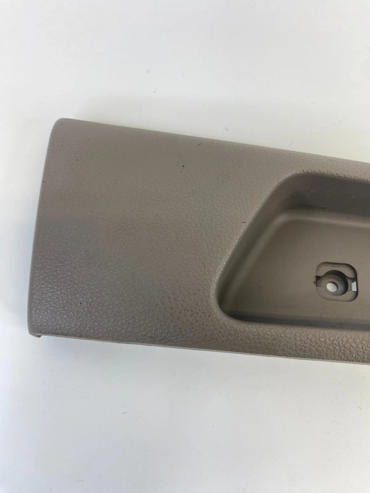 2005-2010 KIA SPORTAGE REAR LEFT INSIDE DOOR HANDLE TRIM BEZEL 83611-1F000