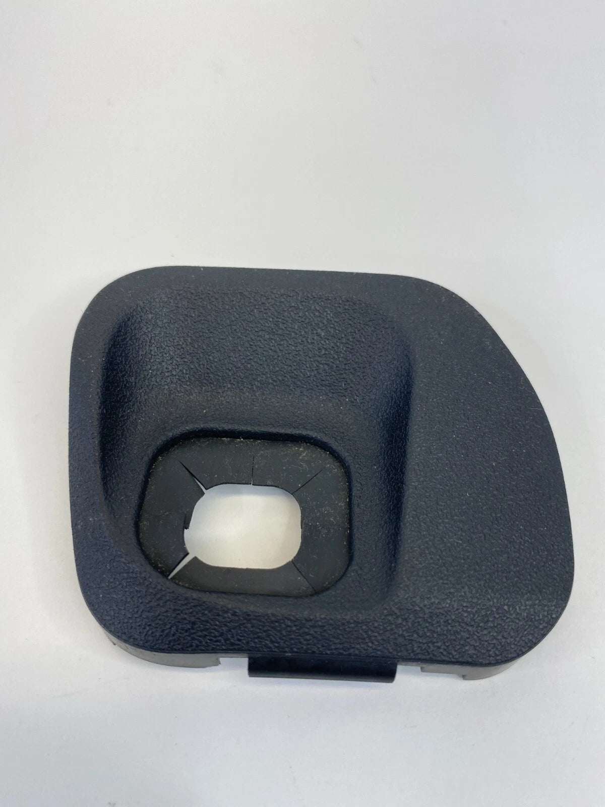2010-2015 TOYOTA PRIUS STEERING WHEEL CRUISE SWITCH COVER TRIM BEZEL 45186-47030