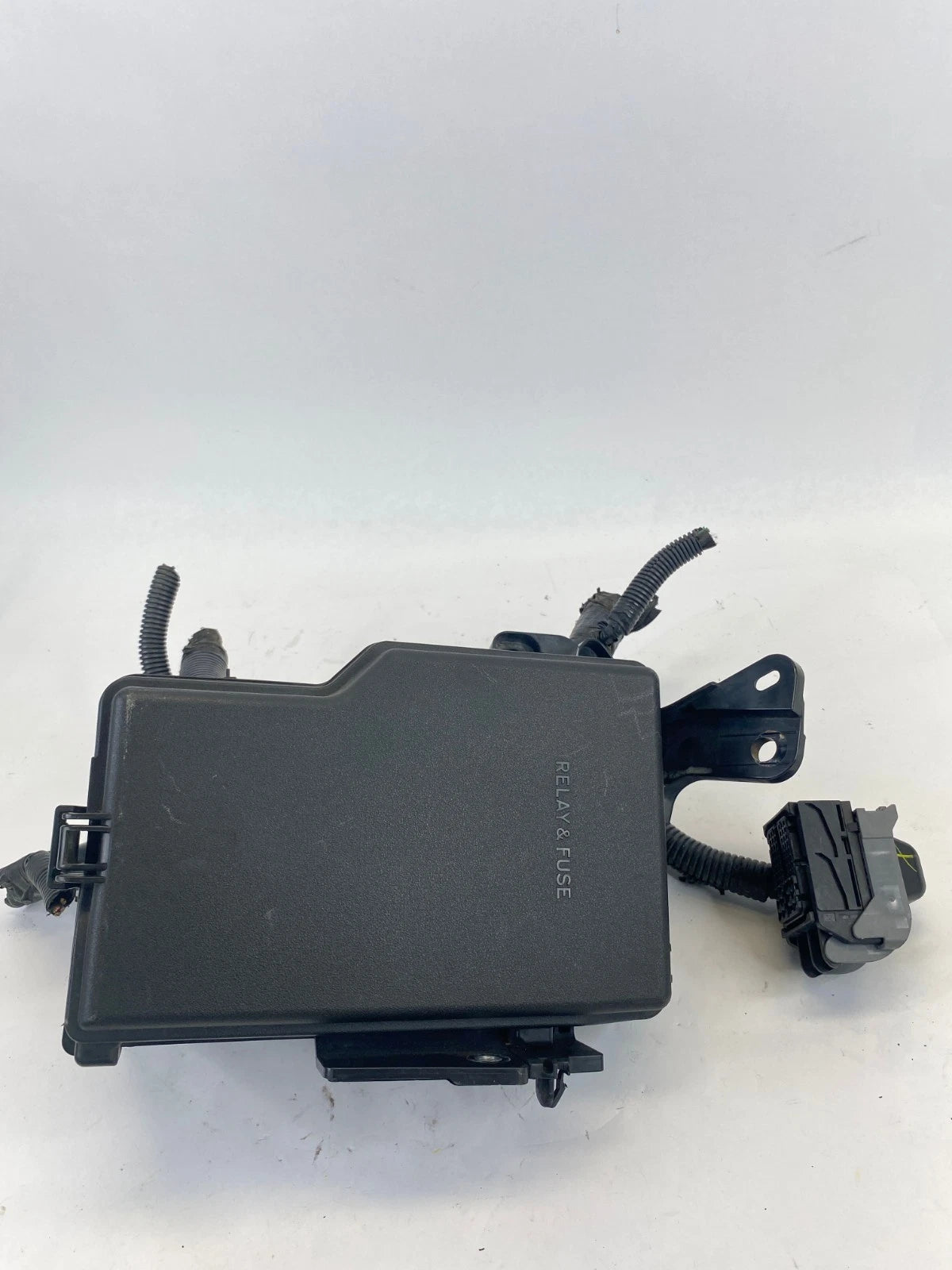 2009-2015 TOYOTA VENZA FRONT ENGINE COMPARTMENT FUSE BOX OEM FACTORY 82720-0T020