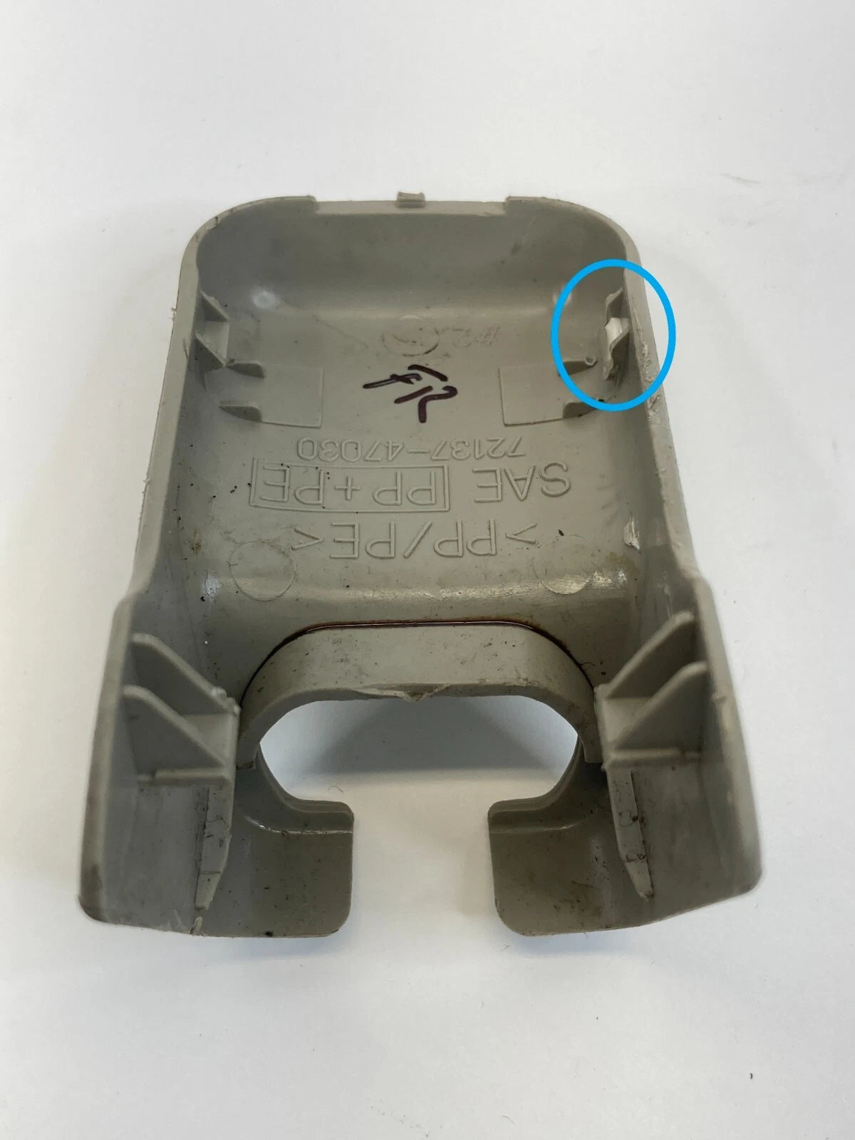 04-09 TOYOTA PRIUS FRONT RIGHT SEAT BACK TRACK END COVER CAP TRIM 72137-47030