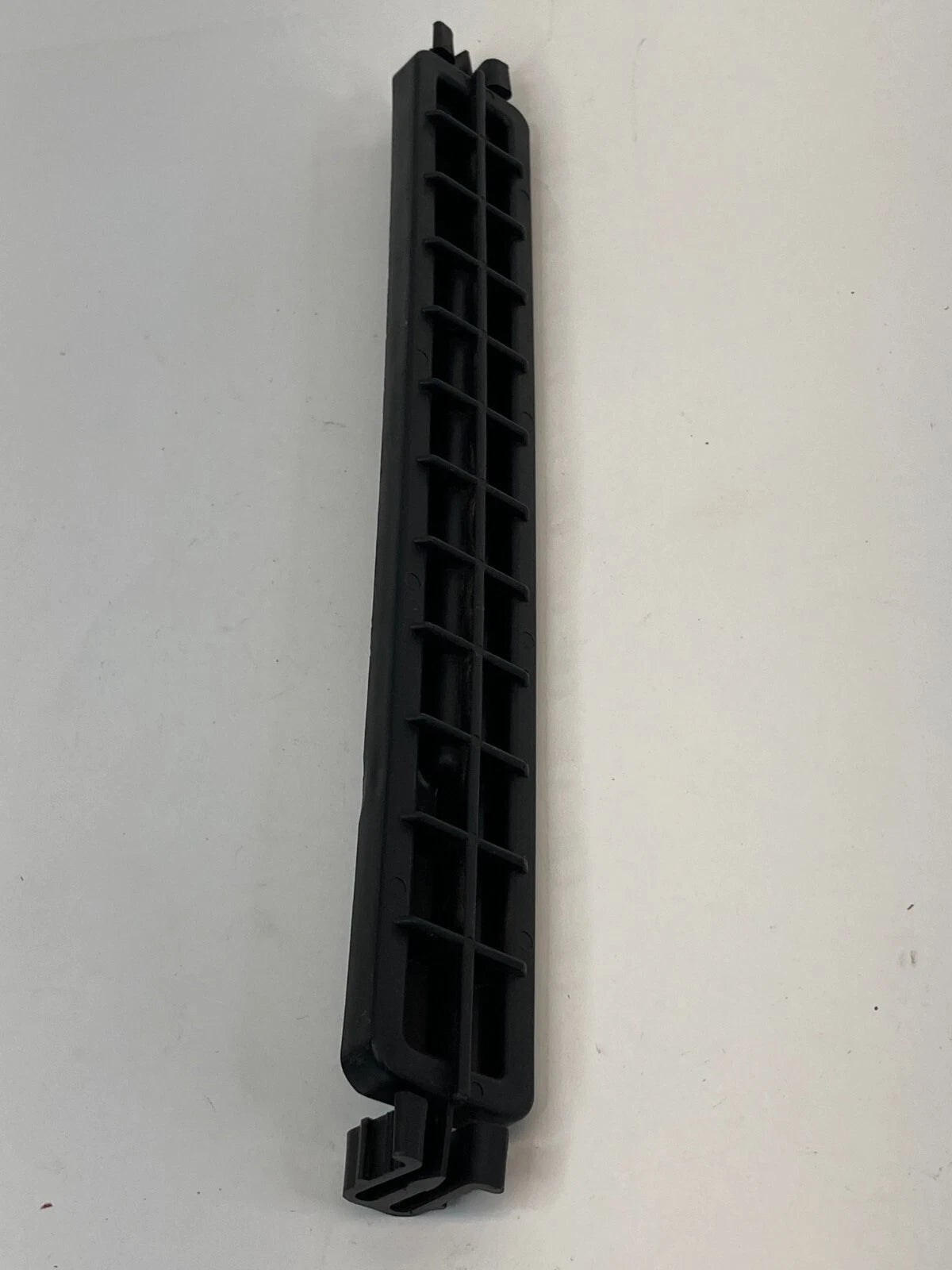 2006-2011 HYUNDAI ACCENT SEDAN AIR CONDITIONER FILTER COVER TRIM OEM