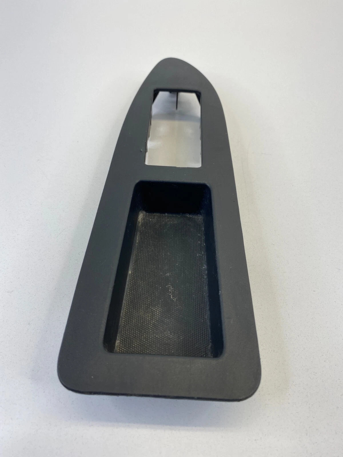 08-10 DODGE CHARGER FRONT RIGHT WINDOW SWITCH COVER BEZEL TRIM 100010656 OEM