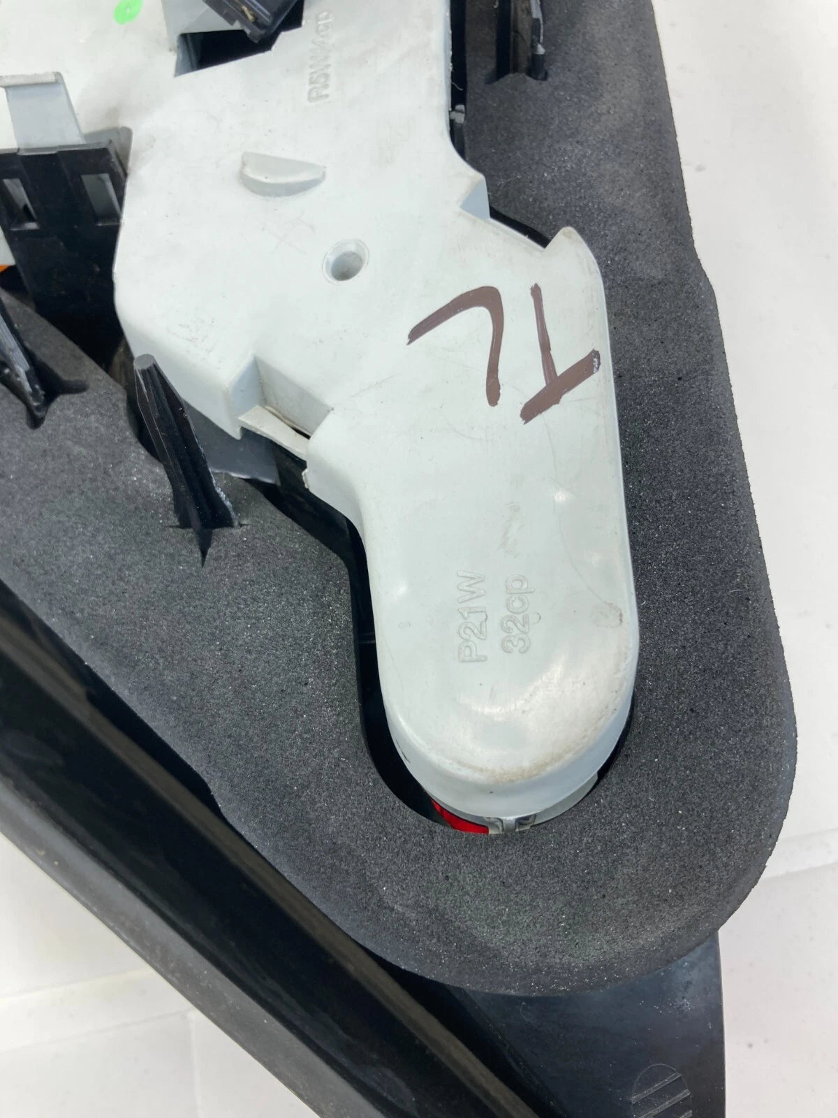 2000-2004 JAGUAR S-TYPE REAR LEFT DRIVER SIDE TAIL LIGHT TAILLIGHT XR83-13405-AH