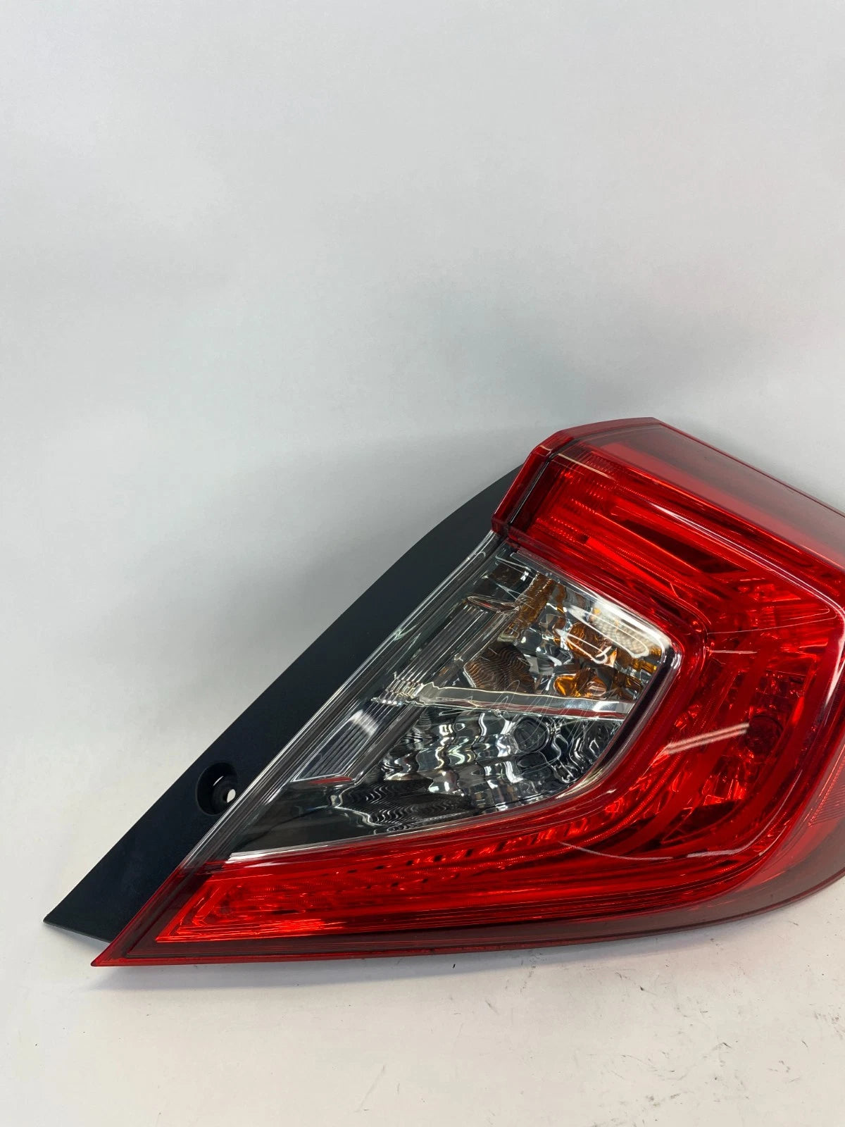2016-2021 HONDA CIVIC SEDAN RIGHT PASSENGER OUTER TAIL LIGHT LAMP ASSEMBLY OEM