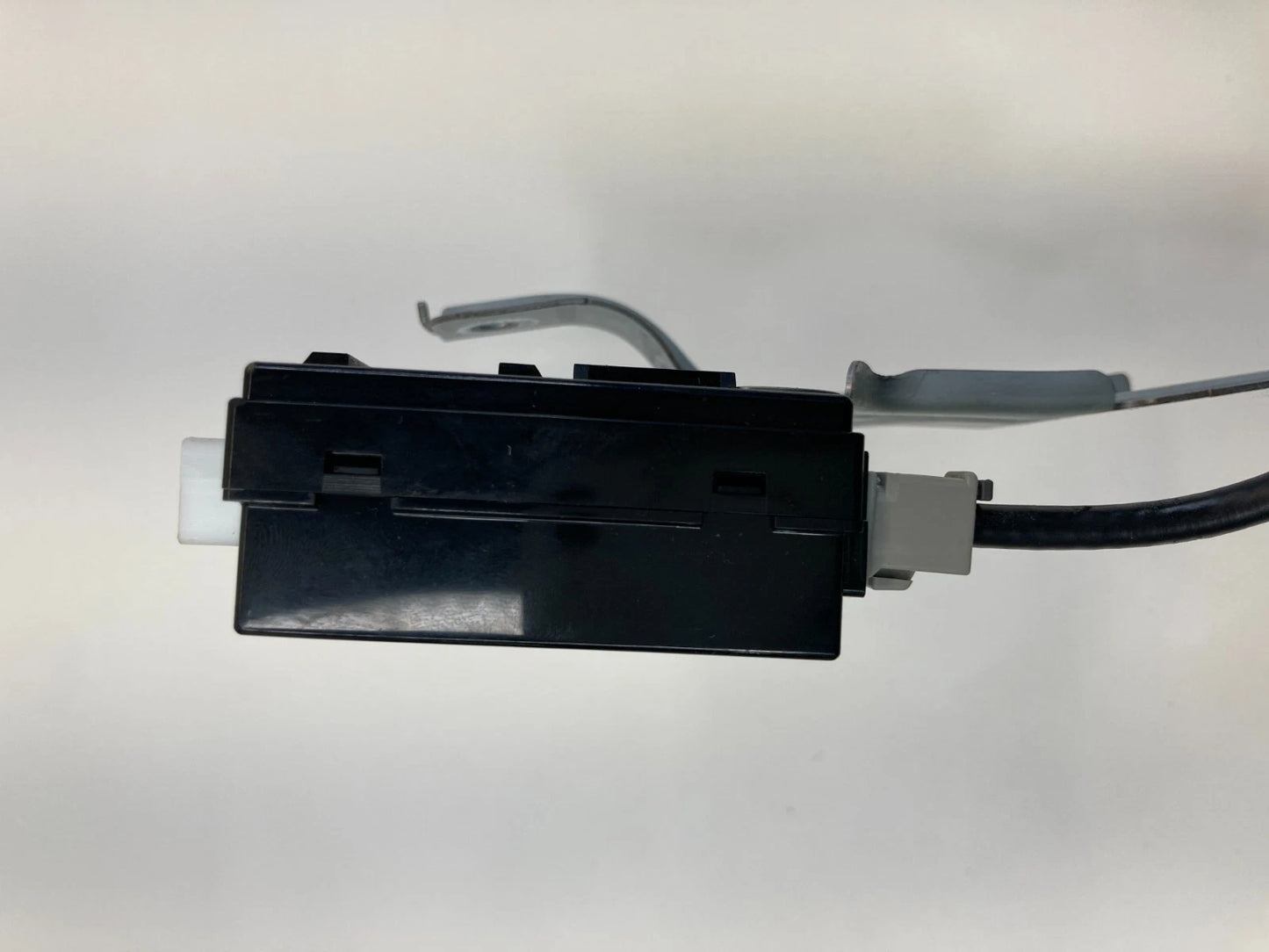 13-18 HYUNDAI SANTA FE SPORT KEYLESS ENTRY RECEIVER UNIT MODULE 95470-4Z500 OEM