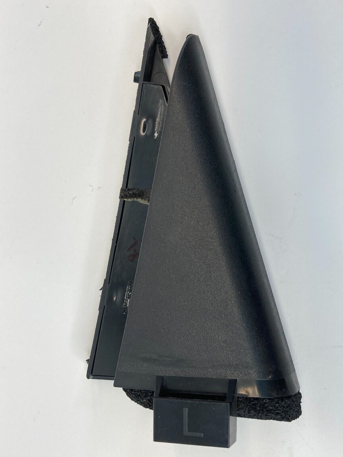 08-13 Nissan Rogue Rear Left Door Inner Corner Window Glass Cover Channel Trim