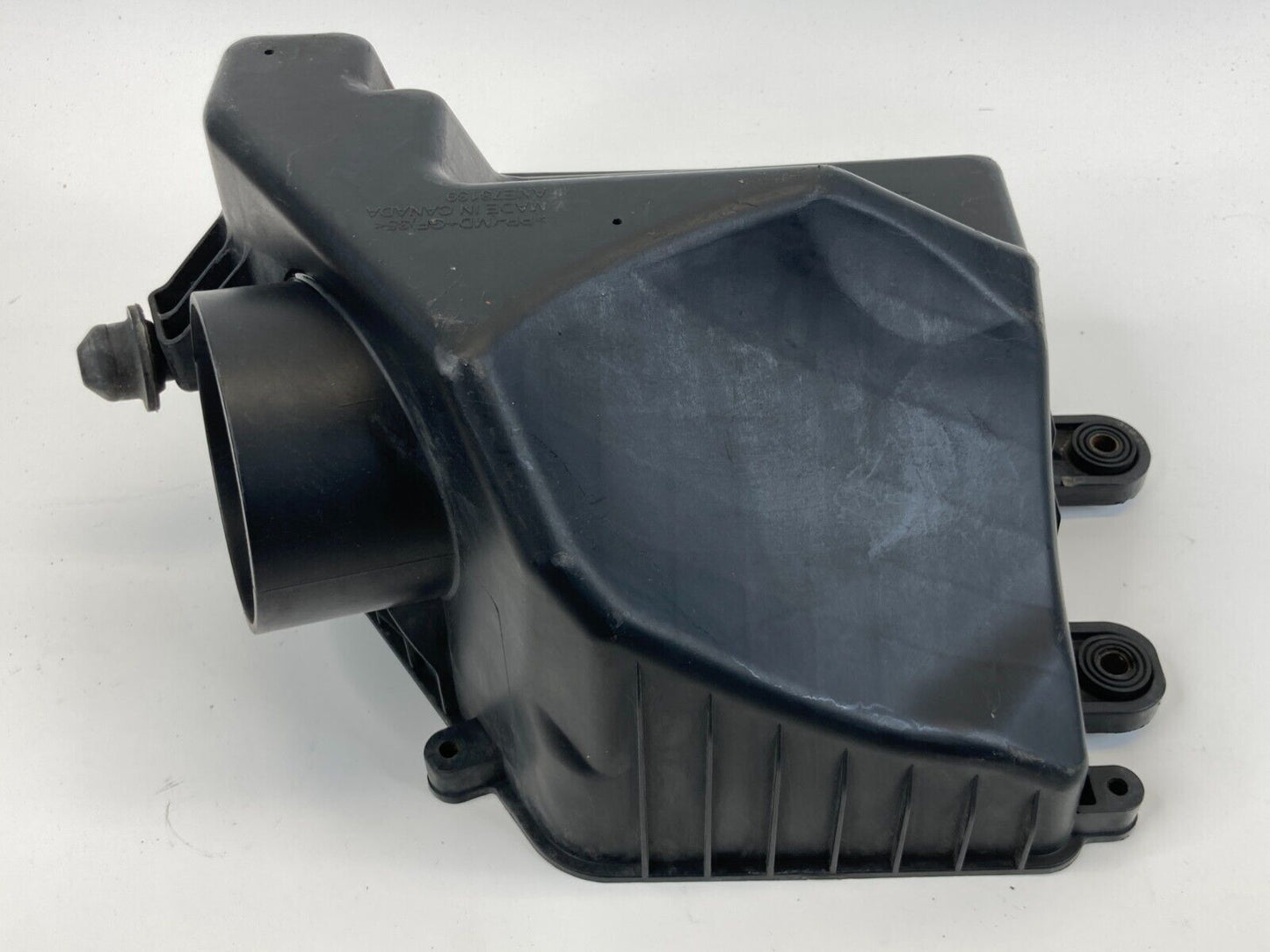 2010 2011 Chevrolet Equinox 2.4L Air Intale Filter Lower Cover Box 25867638 OEM