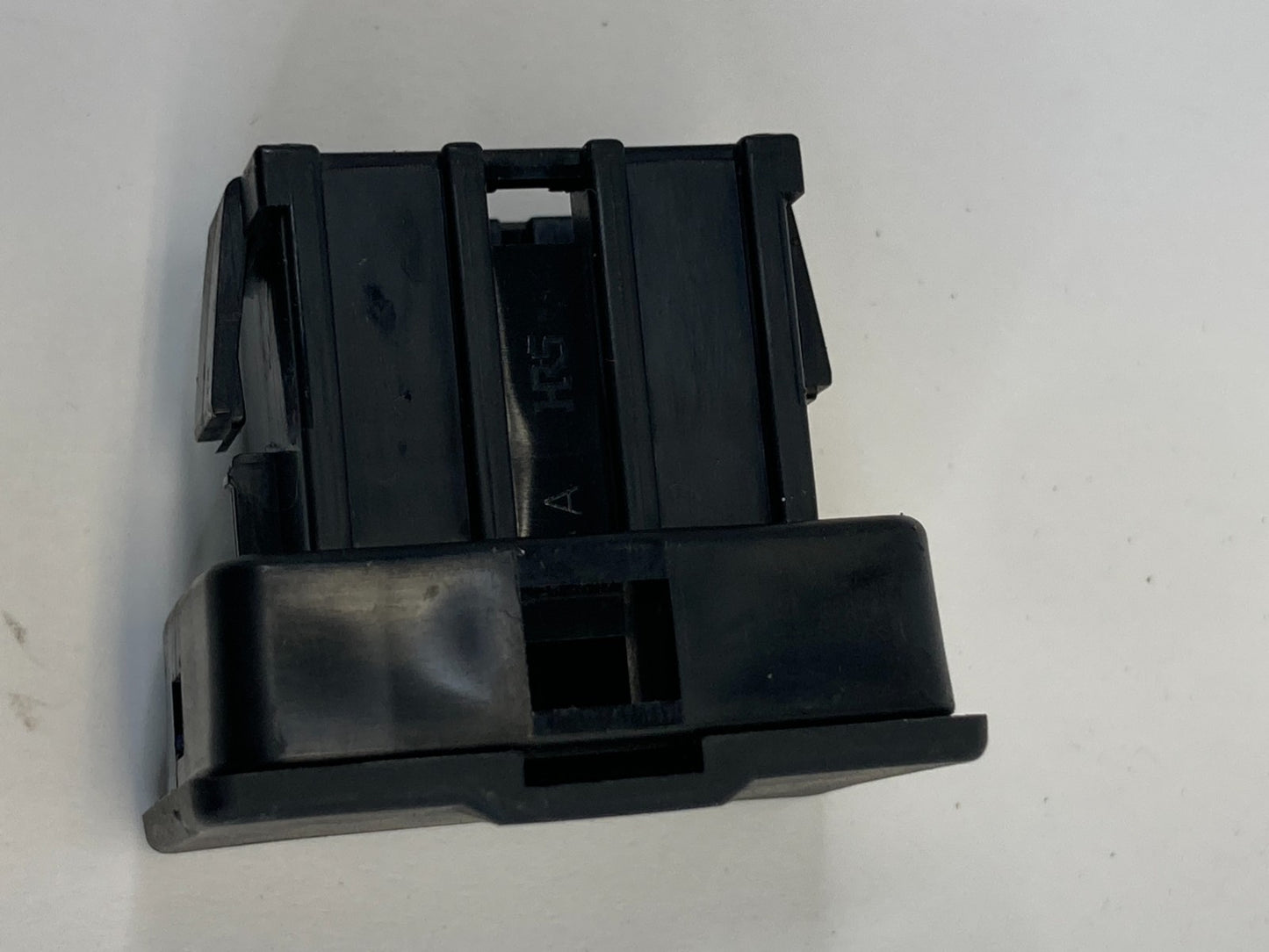 2007-2010 Scion tC Center Console Ipod AUX Jack Inpunt Assembly 86190-12030