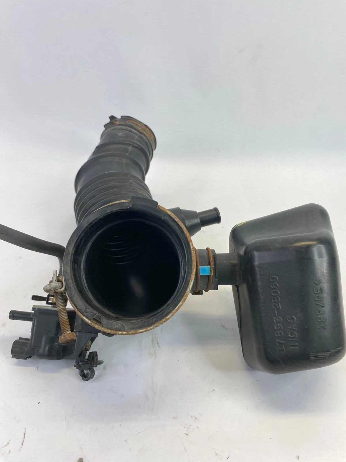 2006-2008 TOYOTA RAV4 2.4L ENGINE AIR INTAKE DUCT TUBE RESONATOR HOSE OEM