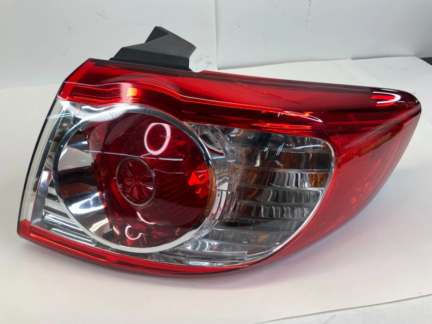 2010-2012 Hyundai Santa Fe Right Passenger Outer Tail Light Taillight 92402-0W5