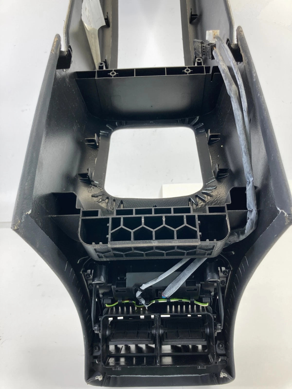 06-11 MERCEDES-BENZ CLS500 CLS550 REAR CENTER CONSOLE TRIM BEZEL W/AIR VENTS OEM