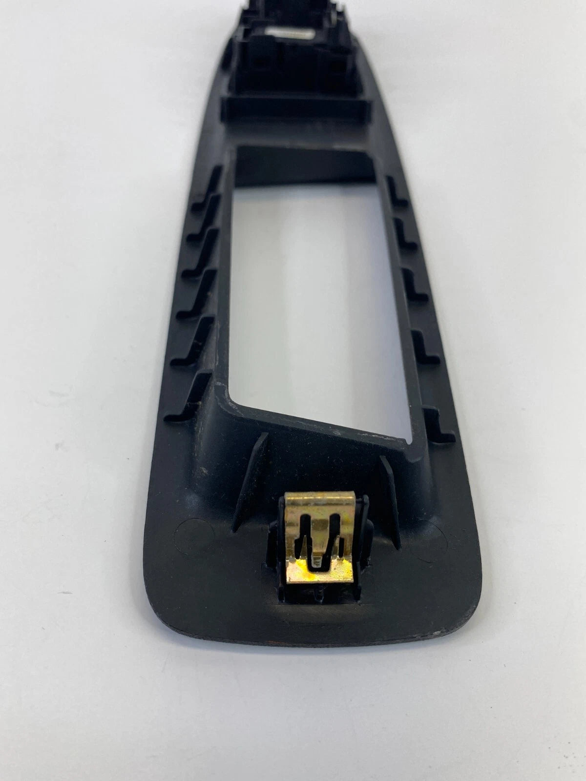 2009-2012 CHEVROLET TRAVERSE FRONT RIGHT PASSENGER WINDOW SWITCH BEZEL TRIM OEM