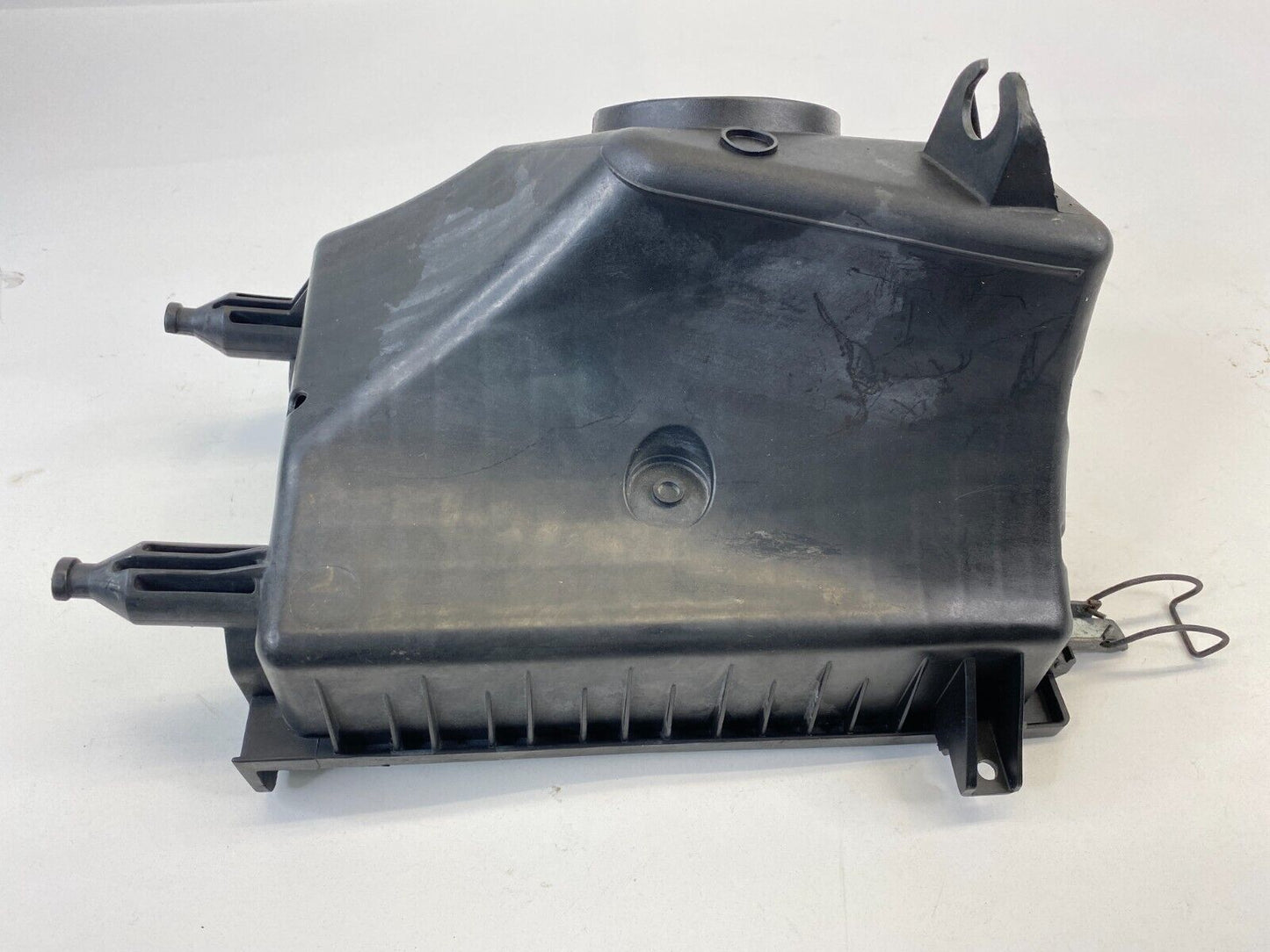 05-07 Ford Escape 2.3L A/T Air Intake Cleaner Box Housing Lower Cover 9L84-9A600