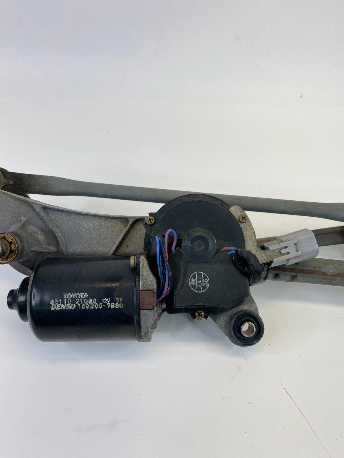 2005-2010 SCION TC FRONT WINDSHIELD WIPER MOTOR TRANSMISSION LINKAGE 8511021080