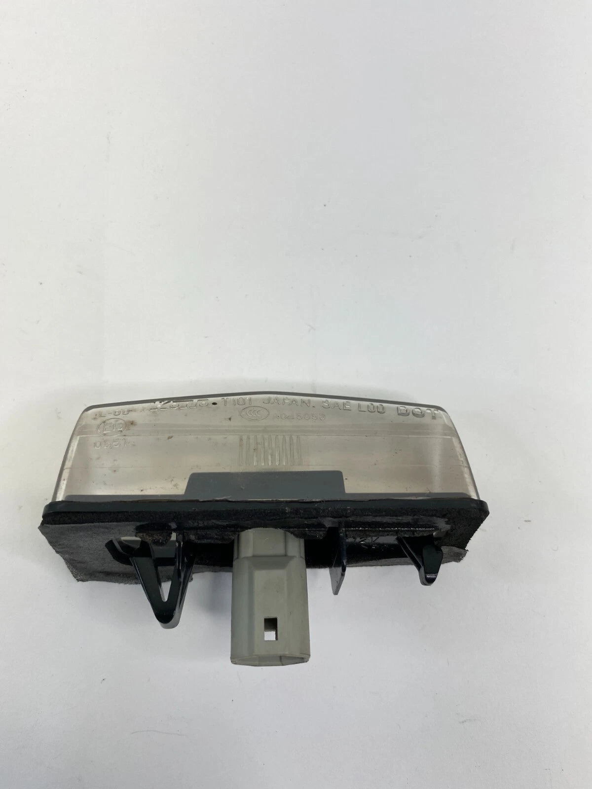 2009 2010 2011 2012 2013 TOYOTA MATRIX REAR LICENSE PLATE LAMP LIGHT E130551 OEM
