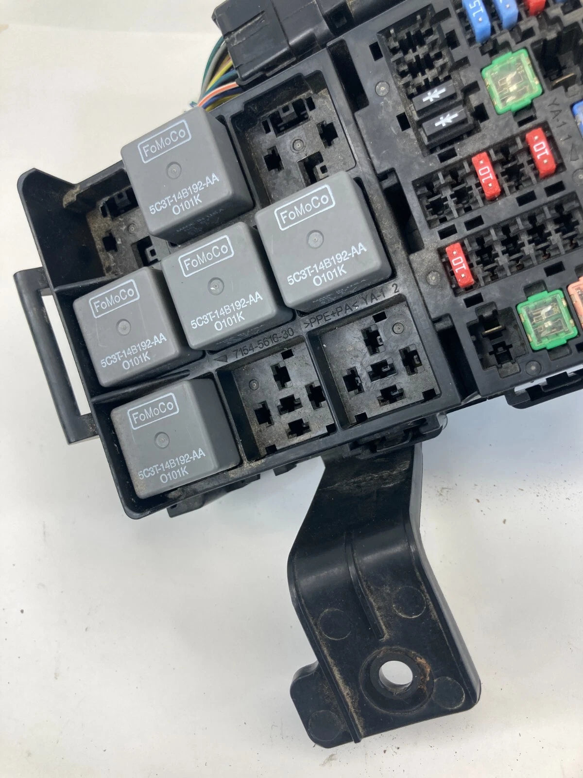 2010 2011 2012 FORD FUSION 2.5L ENGINE COMPARTMENT FUSE RELAY JUNCTION BOX OEM