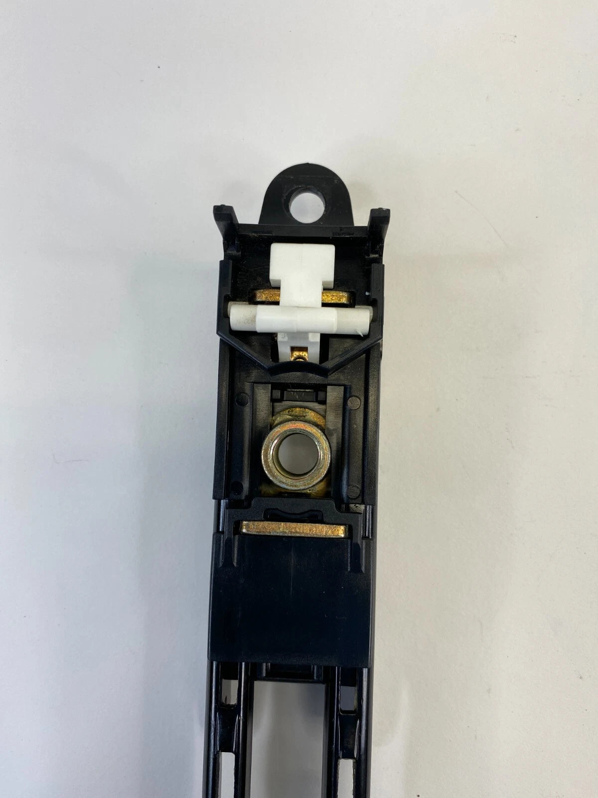 1998-2005 VOLKSWAGEN PASSAT RIGHT PASSENGER SEAT BELT ADJUSTER 3B0857819D OEM