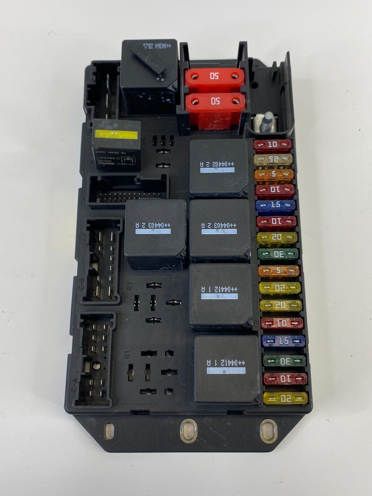 2005 Land Rover Range Rover 4.4L AT Rear Fuse Box Junction Relay YQE500290 OEM