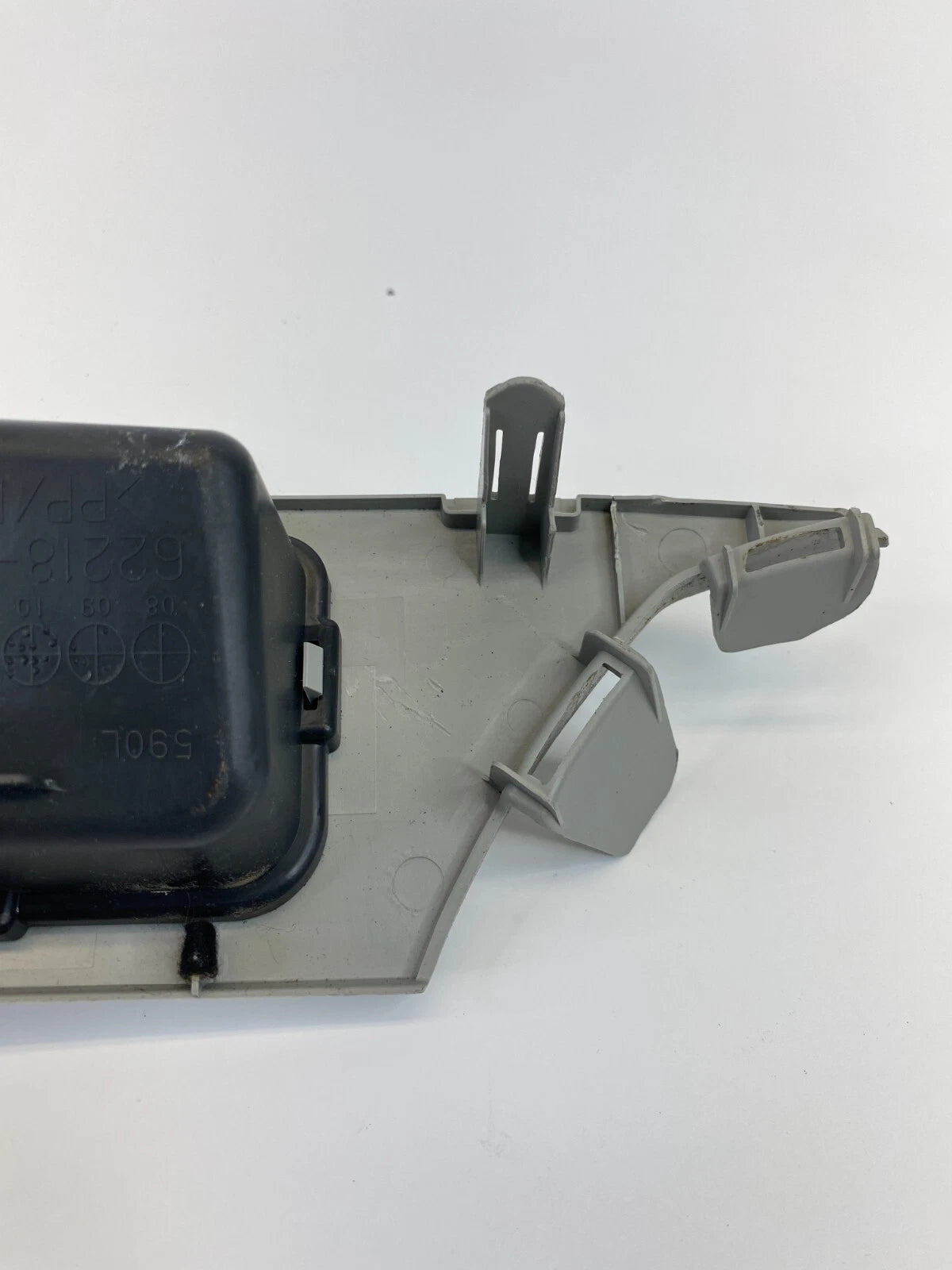 12-15 TOYOTA PRIUS FRONT RIGHT DASH VENT CORNER COVER PANEL TRIM 62218-47040 OEM