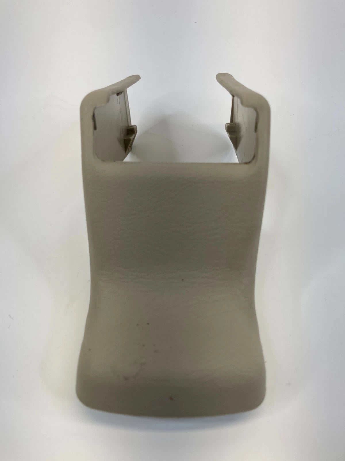 01-03 TOYOTA HIGHLANDER FRONT LEFT SEAT TRACK OUTER COVER TRIM CAP 72137-48020