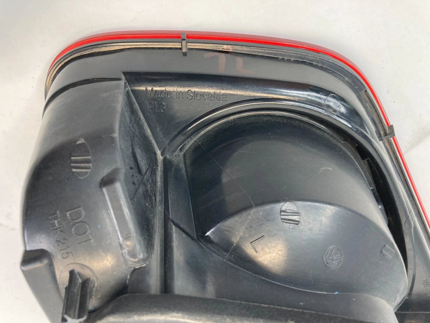 2009-2011 VOLKSWAGEN TIGUAN REAR LEFT SIDE LIFTGATE TAIL GATE INNER TAIL LIGHT