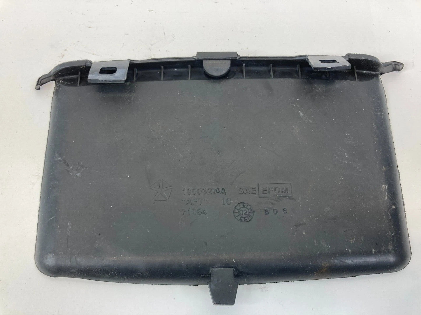 2003-2005 DODGE RAM 2500 CENTER CONSOLE BIN STORAGE MAT INSERT RUBBER 1000327AA