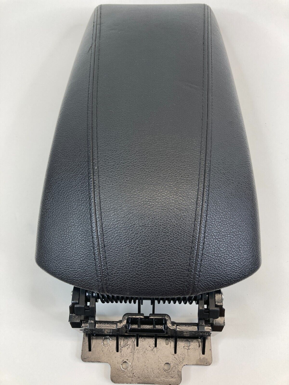 11-15 Hyundai Sonata Auto Trans Center Console Armrest Arm Rest Lid 84660-3S000