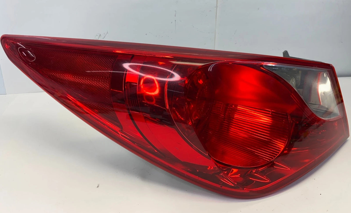 2011-2014 HYUNDAI SONATA TAILLIGHT LAMP LEFT DRIVER OUTER OEM FACTORY 92401-3Q