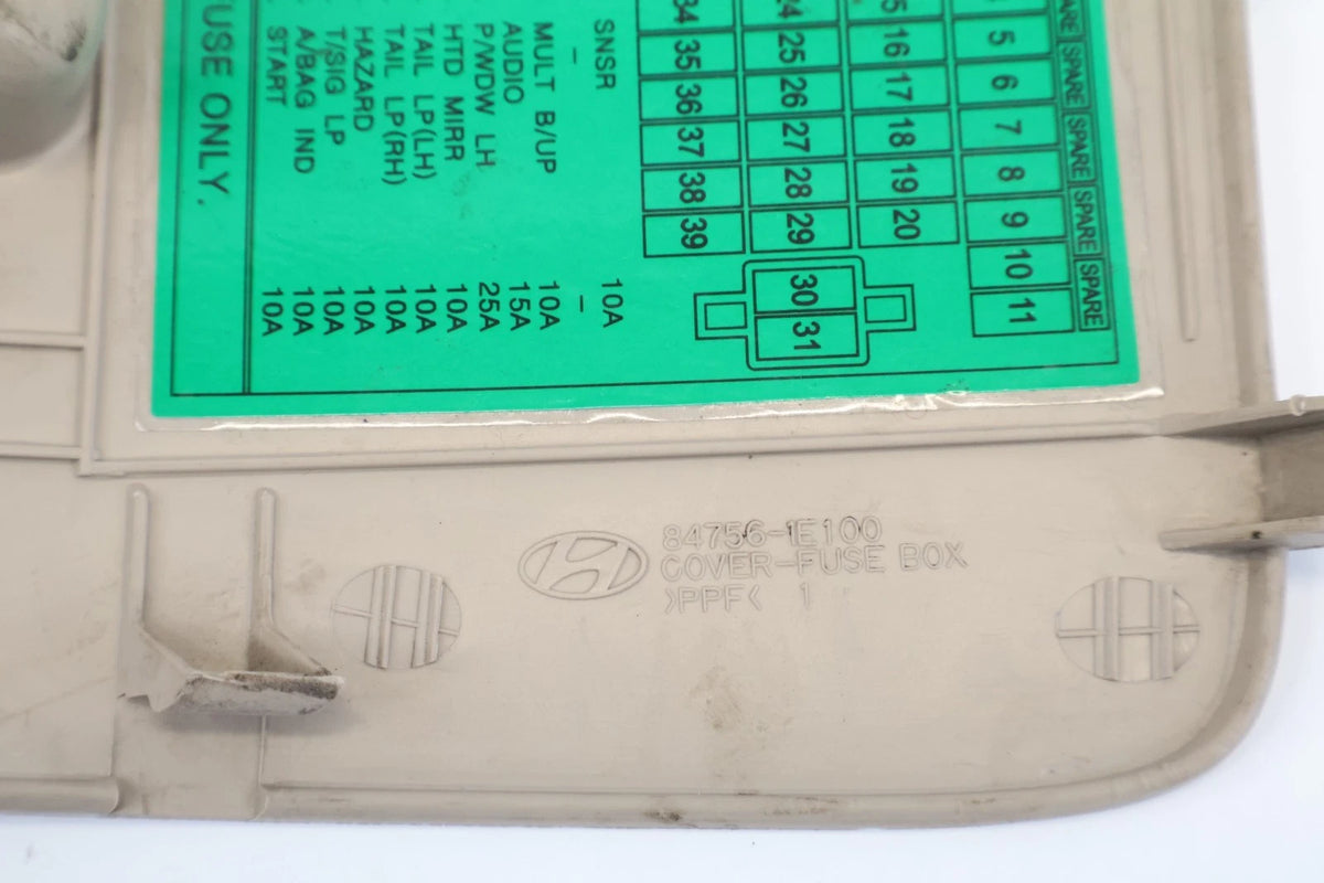 06-11 HYUNDAI ACCENT DASH INTERIOR FUSE BOX ACCES COVER LID CAP 847561E100 OEM