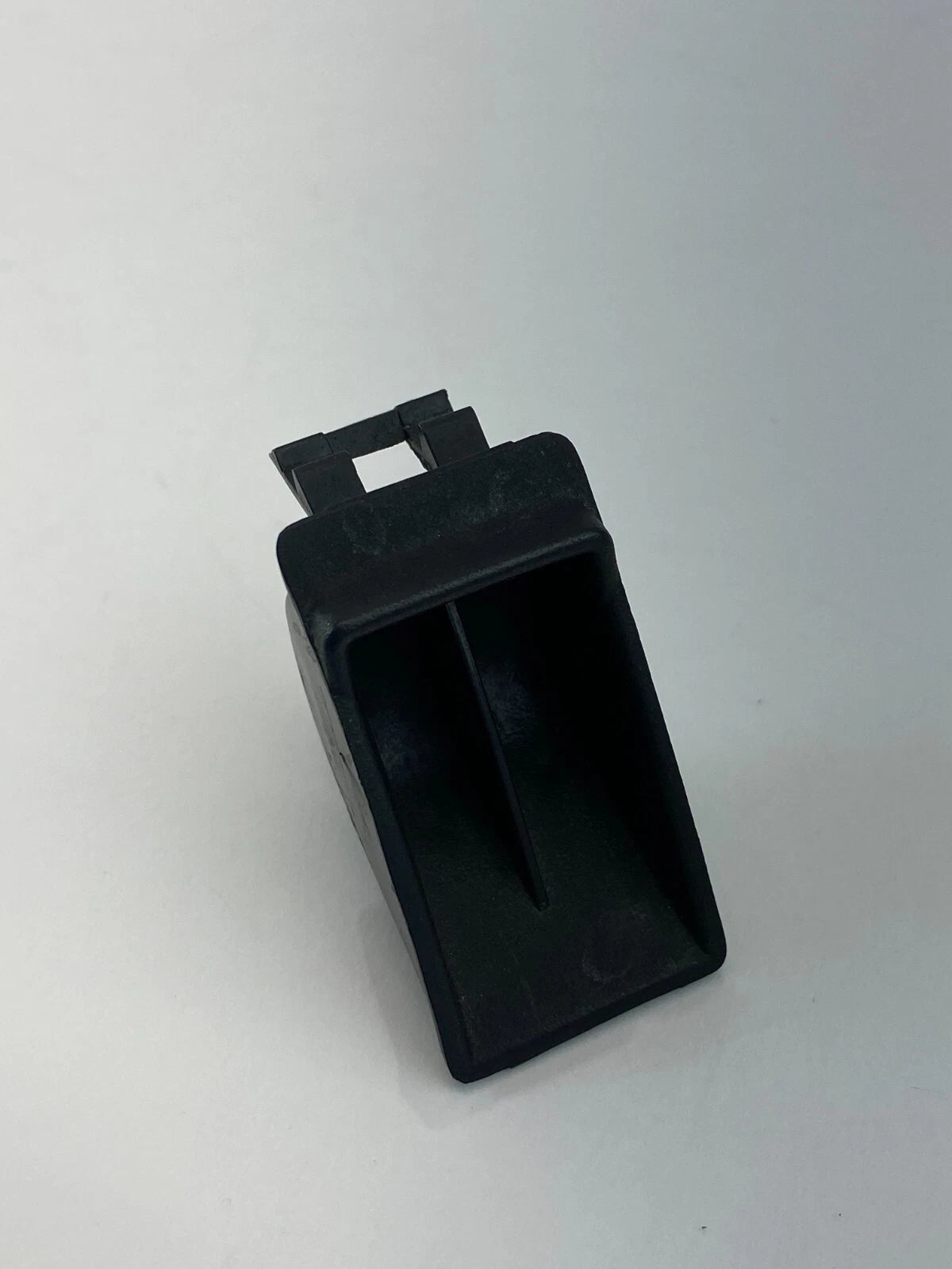 2002 2003 2004 KIA SPECTRA SEDAN 4-DR CENTER CONSOLE COIN BIN HOLDER TRAY BOX