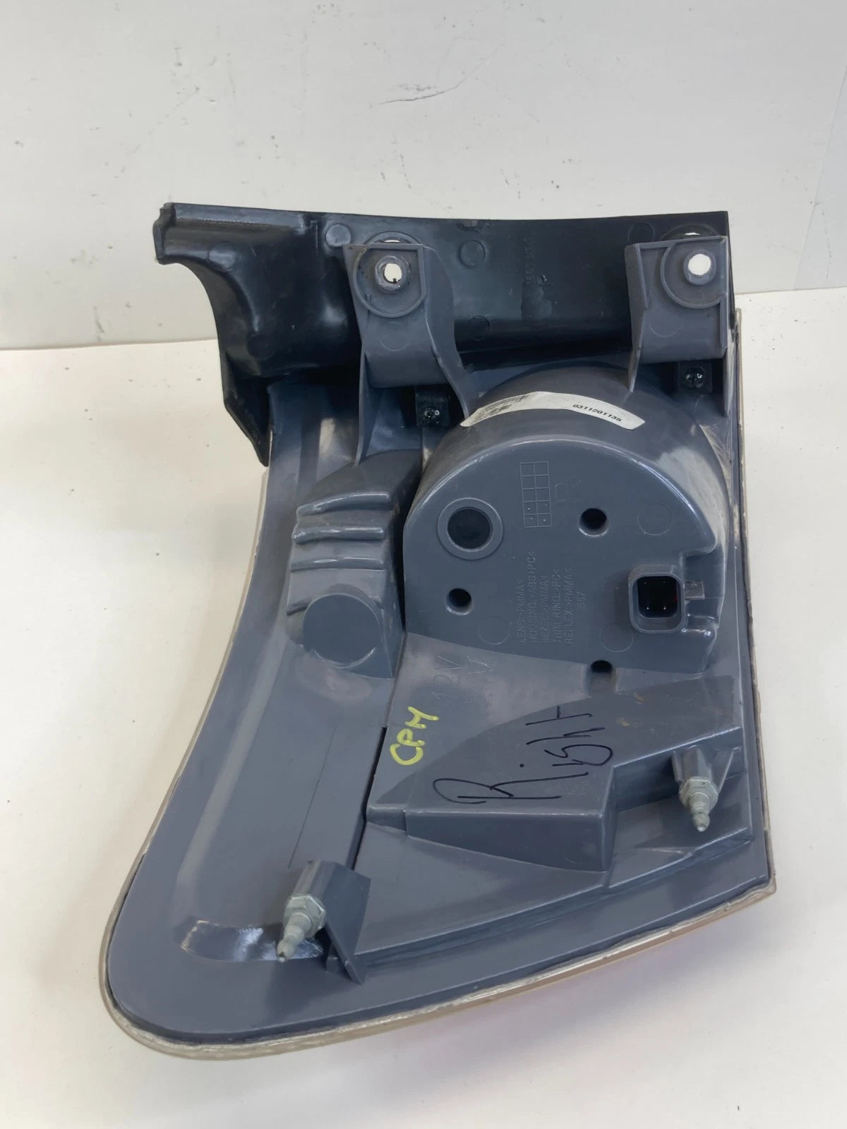 2007-2012 GMC ACADIA REAR RIGHT SIDE TAIL LIGHT OUTER TAILLIGHT LAMP OEM