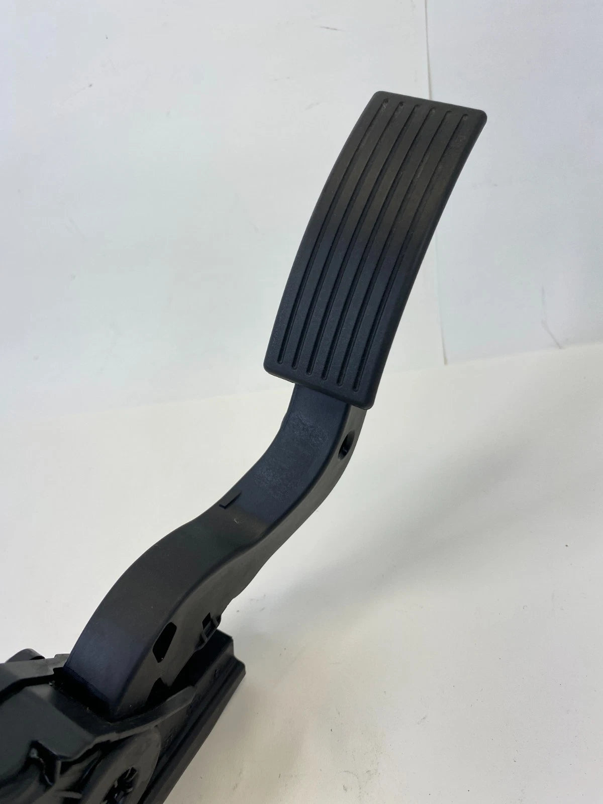 2012-2017 KIA RIO 1.6L ACCELERATOR GAS THROTTLE PEDAL ASSEMBLY 32700-1W110 OEM