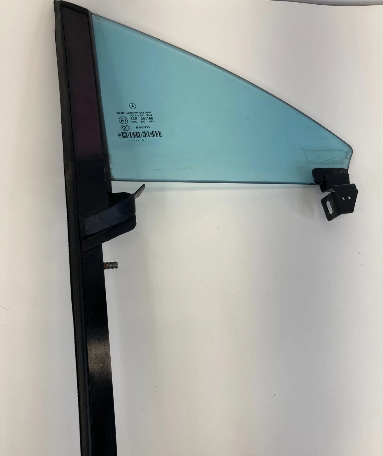 2006 MERCEDES CLS500 REAR LEFT SIDE BACK VENT QUARTER WINDOW GLASS A2197370530