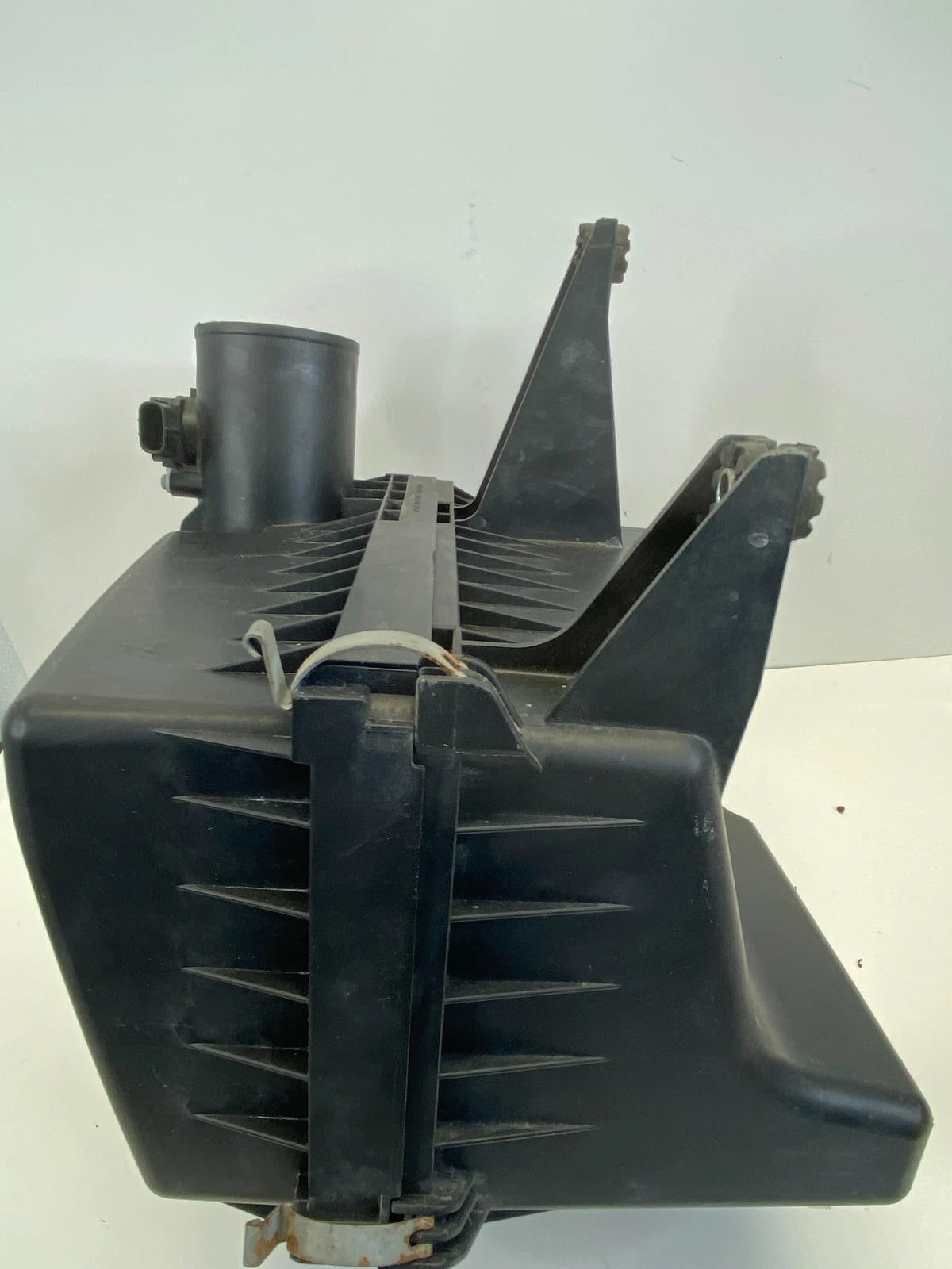 2010-2013 SUZUKI KIZASHI 2.4L 16V AIR INTAKE FILTER BOX ASSEMBLY 13700-57L00 OEM