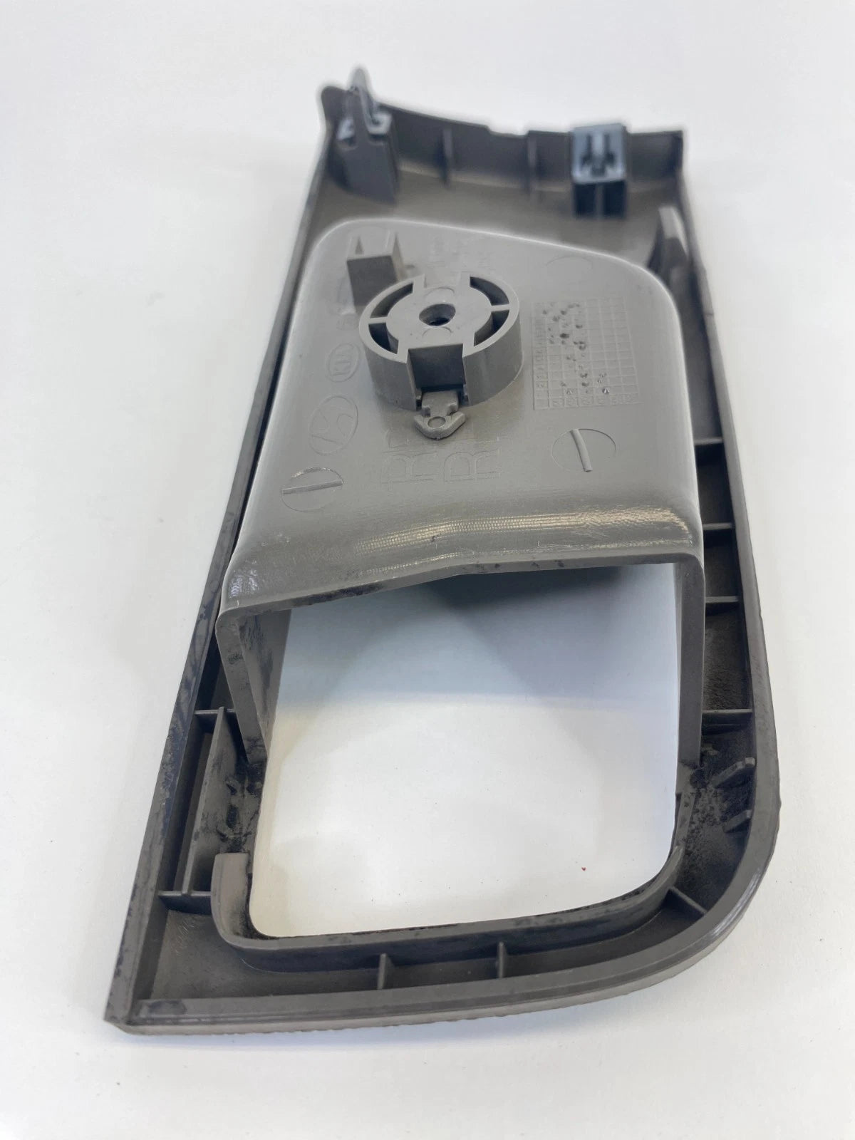 2005-2010 KIA SPORTAGE REAR RIGHT INSIDE DOOR HANDLE TRIM BEZEL 836211F000 OEM