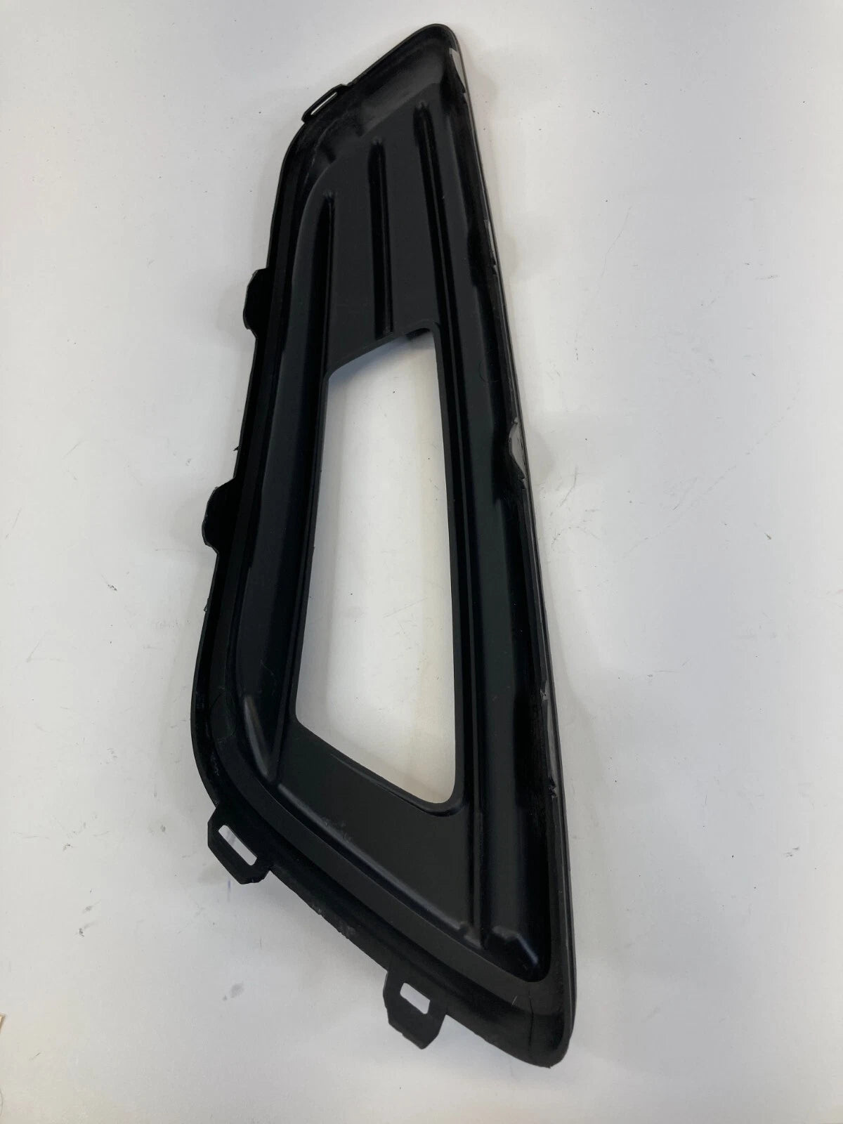 2015-2018 FORD FOCUS BUMPER RIGHT FOG LIGHT BRACKET COVER TRIM F1EB-15A298-A
