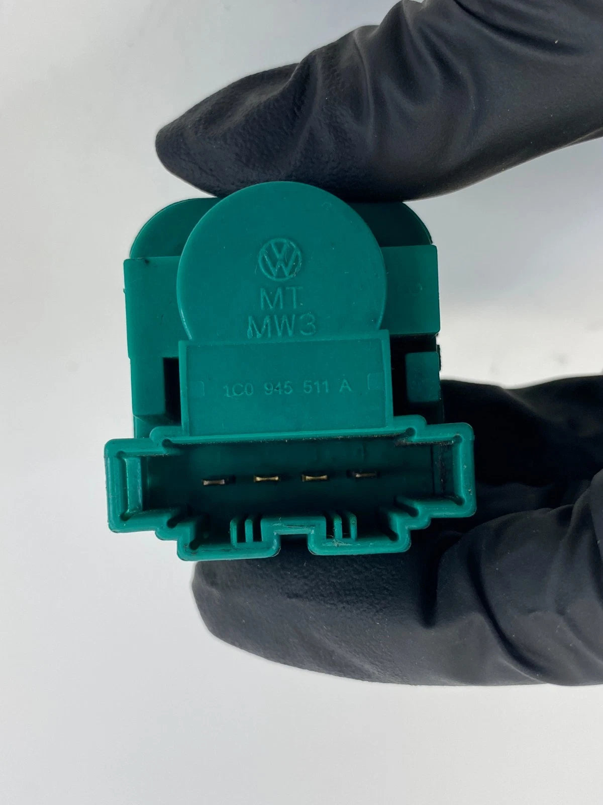 1998-2001 VOLKSWAGEN NEW BEETLE BRAKE LIGHT STOP SWITCH 1C0945511A OEM