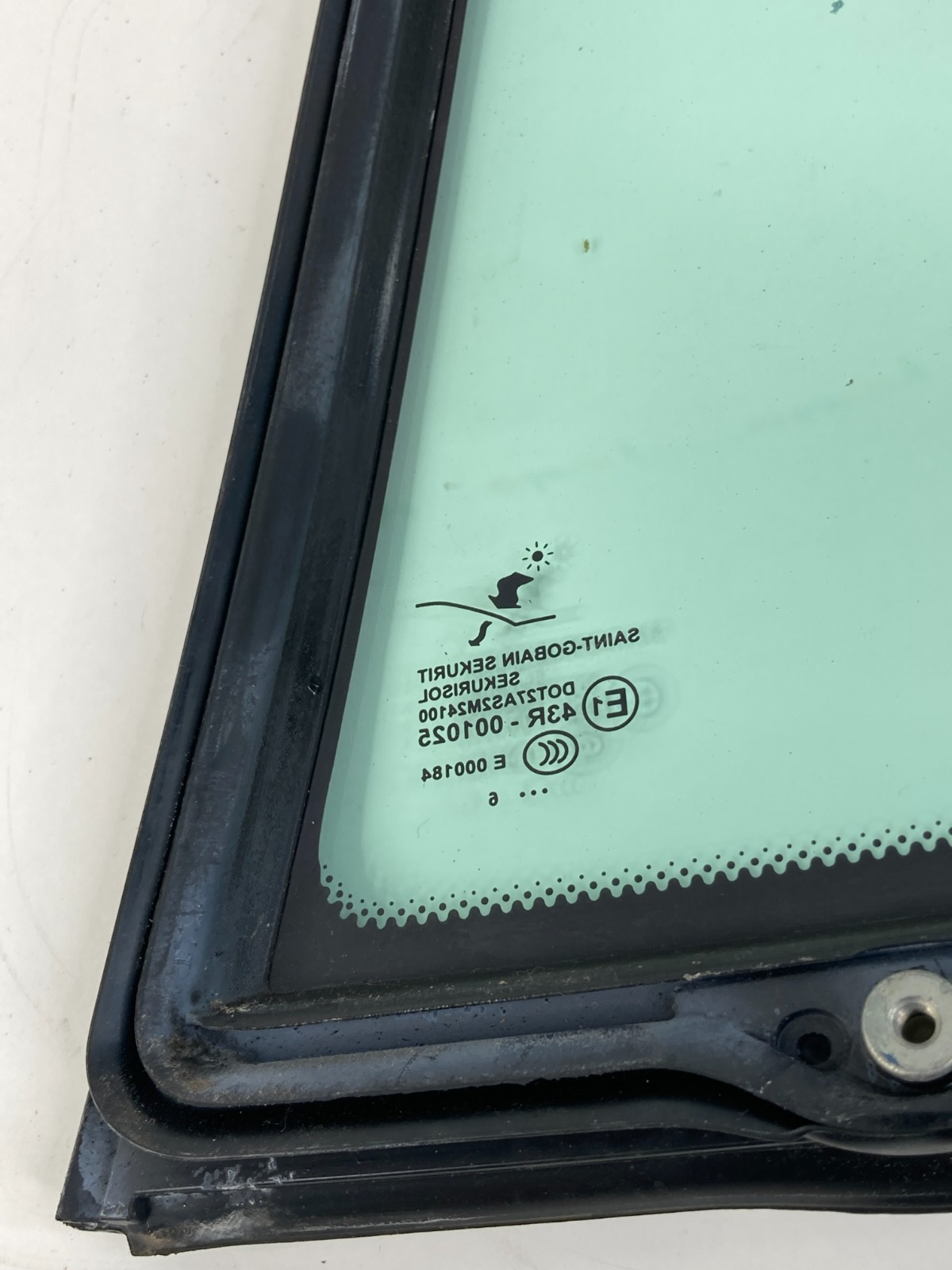 2003-2011 Saab 9-3 Rear Right Door Window Glass Vent Quarter Panel E143R-001025