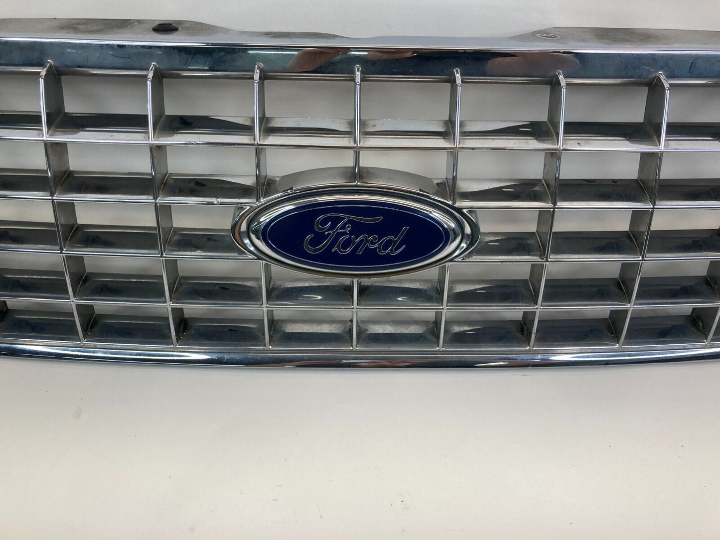 2002-2005 Ford Explorer Front Bumper Mounted Upper Grill Grille 3L24-8200 OEM