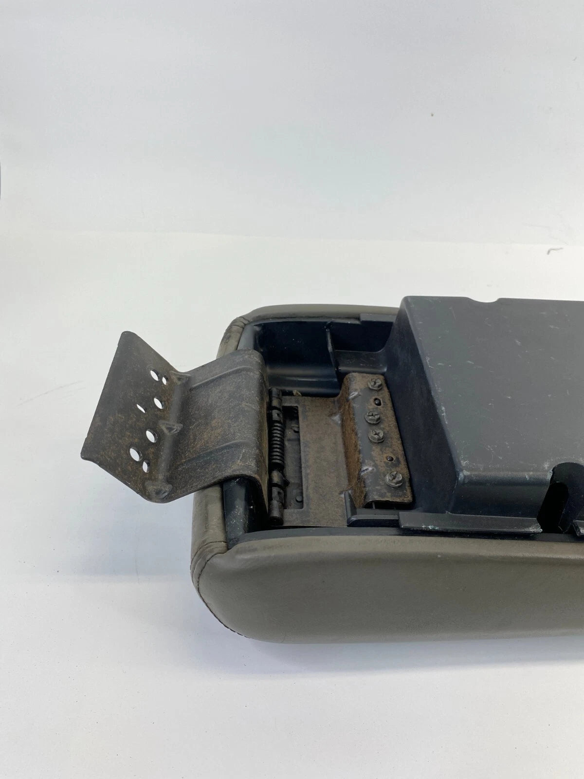 08 09 10 CHRYSLER 300 CHARGER CENTER CONSOLE LID ARMREST STORAGE COMPARTMENT OEM