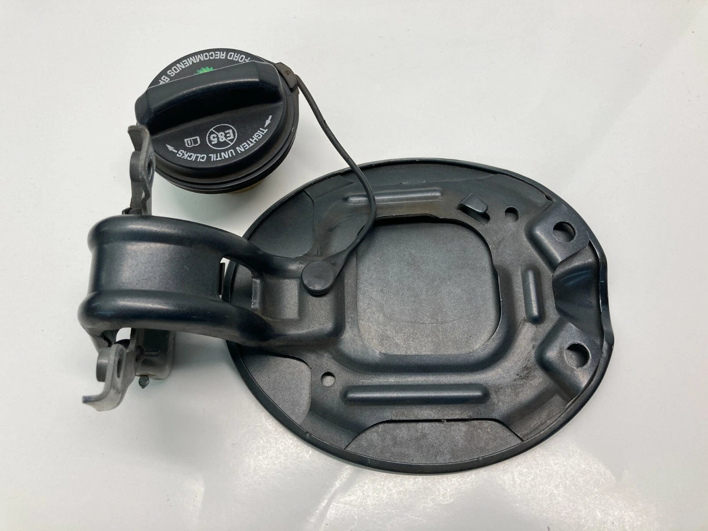 08-12 FORD ESCAPE 08-11 MARINER FUEL FILLER DOOR TANK COVER LID 8L84-78405A26