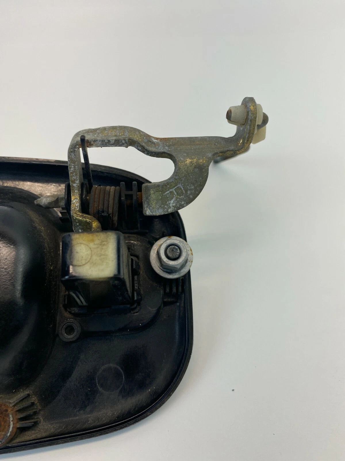 2000-2006 CHEVROLET TAHOE GMC YUKON REAR RIGHT EXTERIOR DOOR HANDLE 15029900 OEM