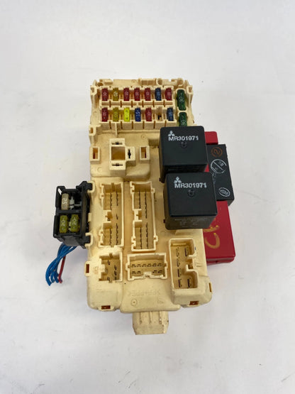 2000-2005 MITSUBISHI ECLIPSE CONVERTIBLE COUPE INTERIOR CABIN FUSE BOX MR490278
