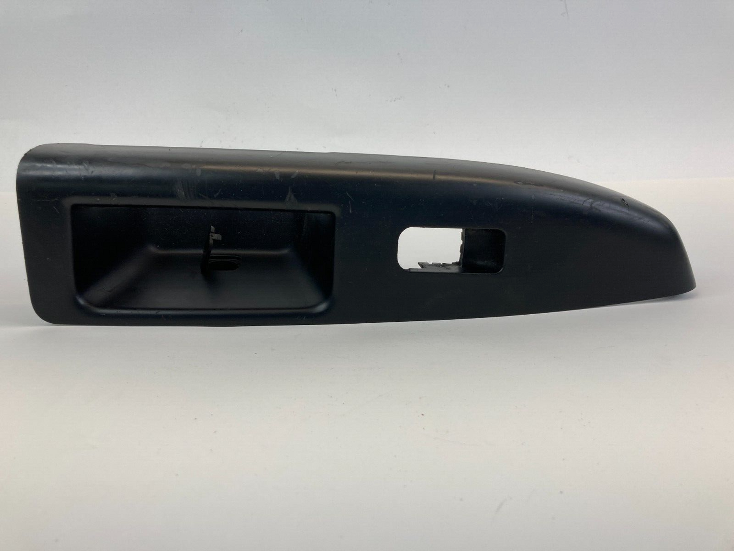 10-13 Kia Soul Rear Right Side Door Window Switch Bezel Trim Cover 83360-2K000