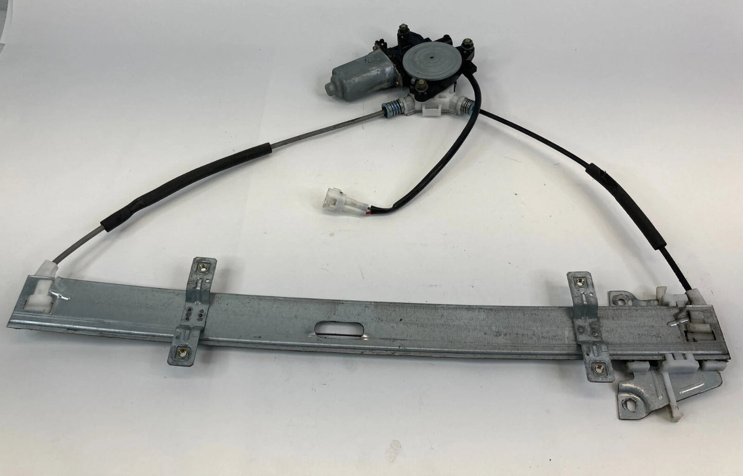 2001-2006 SUZUKI GRAND VITARA FRONT LEFT WINDOW REGULATOR W/ MOTOR 83460-65D00