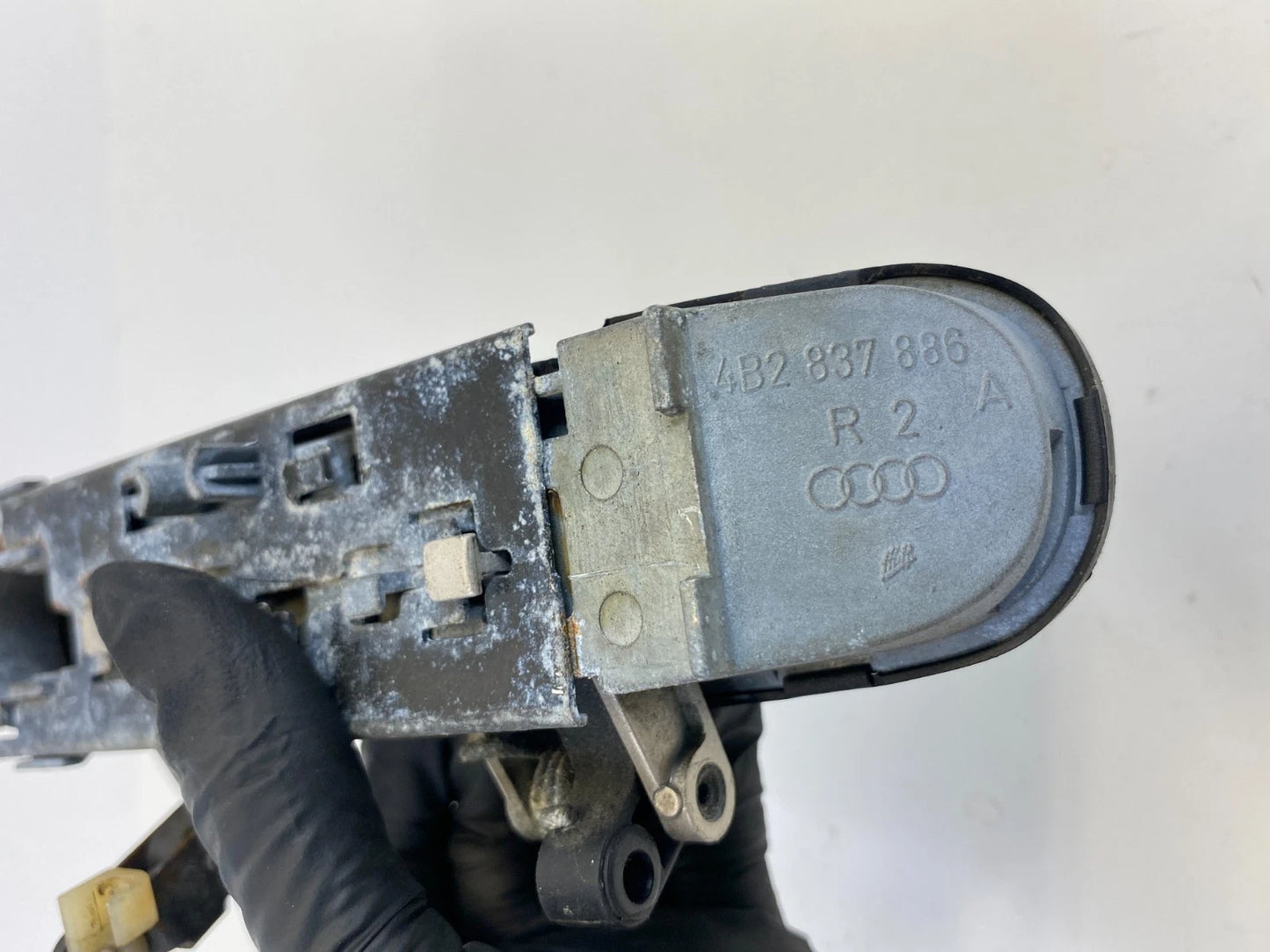 98-04 AUDI A6 QUATTRO REAR RIGHT BACK SIDE EXTERIOR DOOR HANDLE 4B2-837-886 OEM